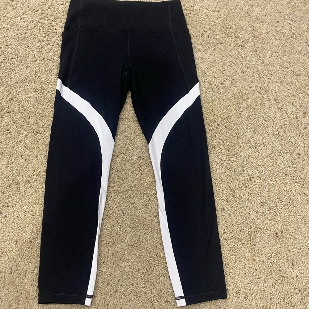 Athleta Salutation Stash Pocket 7/8 Tight Small Black White High Rise Leggings - Picture 1 of 7